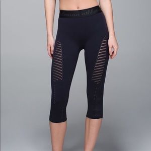 Lululemon Light Speed Crop Perforated Seamless Logo Waistband Leggings B1